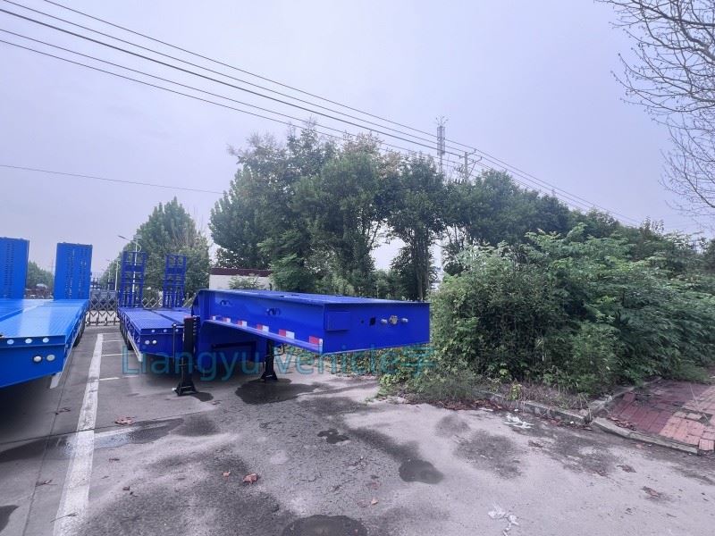 Gooseneck Lowbed trailer5